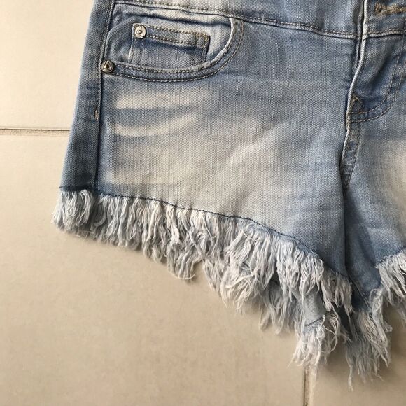 Ariya Jeans Denim Shorts Cut Off Frayed Curvy High Rise Distressed - Picture 3 of 7